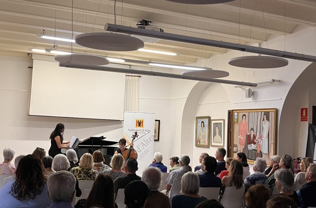 Exposición óleos de la colección de Navarro Ramón Altea en Biblioteca Pública de Altea